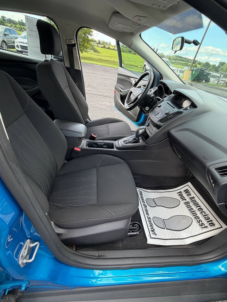 Used 2016 Ford Focus SE w/ SE Cold Weather Package FWD image 9