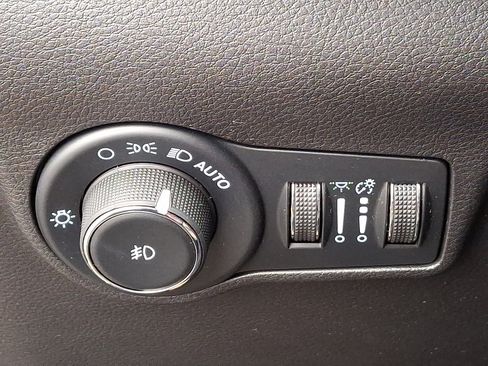 Certified 2023 Jeep Compass Limited image 26