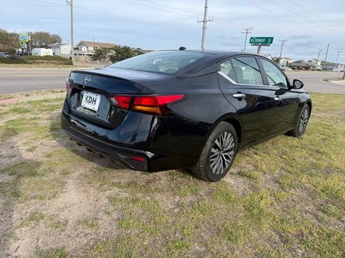 Used 2025 Nissan Altima 2.5 SV FWD image 7