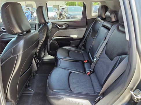 Used 2022 Jeep Compass Latitude FWD image 11
