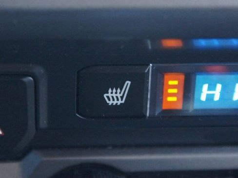 Used 2022 Toyota Tacoma Limited image 9