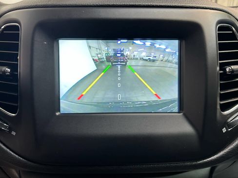 Used 2018 Jeep Compass Latitude w/ Popular Equipment Group AWD/4WD image 5