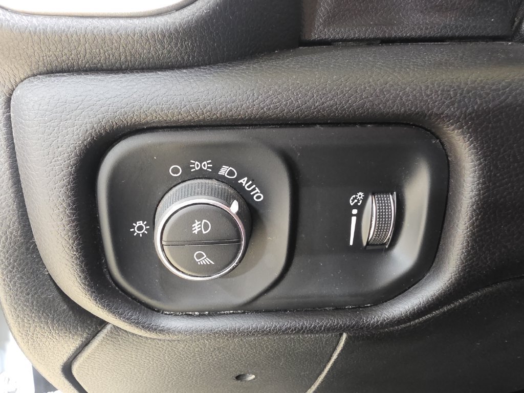 Used 2022 RAM 3500 Big Horn w/ Night Edition AWD/4WD image 18
