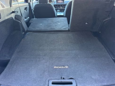 Used 2023 Nissan Rogue SV image 17