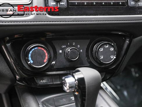 Used 2021 Honda HR-V LX image 18