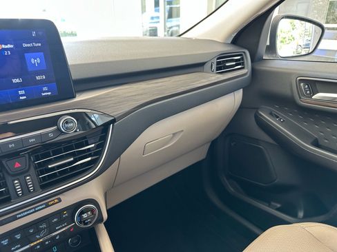 Certified 2020 Ford Escape Titanium AWD/4WD image 29