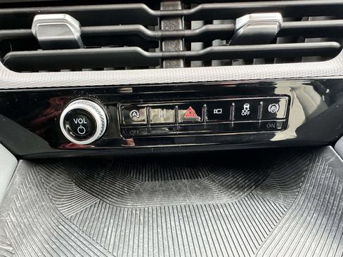 Used 2025 Ford Explorer Active image 24