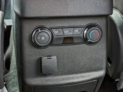 Used 2015 Ford Explorer XLT w/ Equipment Group 202A AWD/4WD image 27