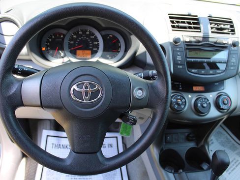Used 2011 Toyota RAV4 4WD w/ Base L4 Extra Value Pkg image 17