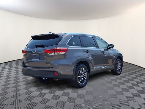 Certified 2019 Toyota Highlander XLE AWD/4WD image 5