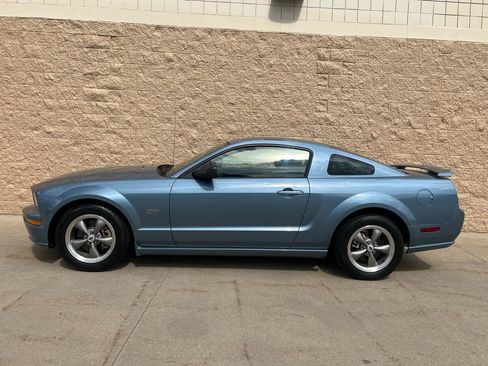 Used 2005 Ford Mustang GT Premium RWD image 2