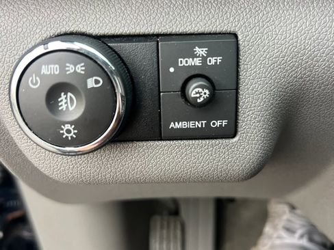 Used 2017 Chevrolet Traverse LT w/ Style and Technology Package image 19