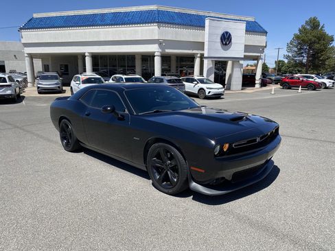 Used 2019 Dodge Challenger R/T w/ Driver Convenience Group RWD image 2