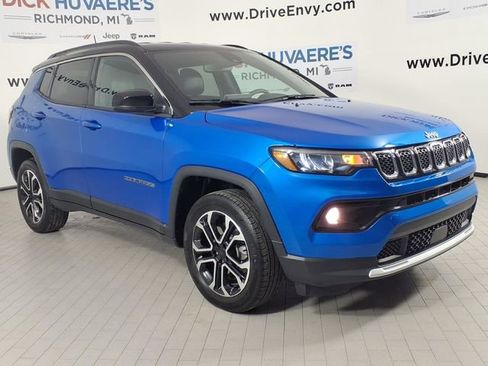Used 2023 Jeep Compass Limited image 3