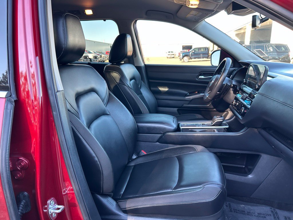Used 2025 Nissan Pathfinder SL FWD image 41