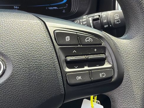Used 2025 Hyundai Venue SE FWD image 25