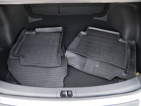 Certified 2023 Toyota Corolla SE image 18