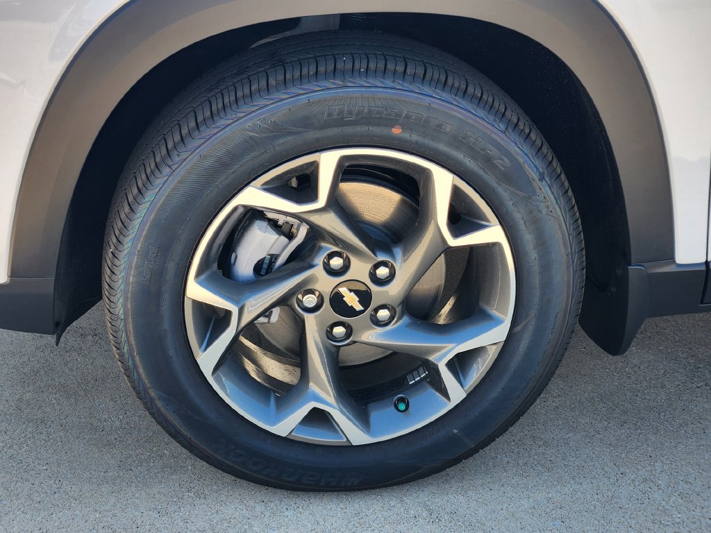 New 2026 Chevrolet Trax LT w/ Driver Confidence Package FWD image 9