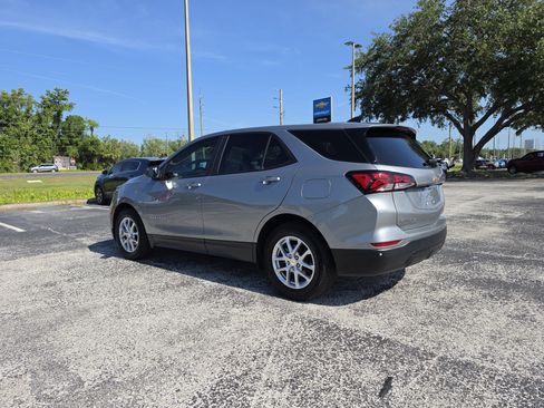 Used 2024 Chevrolet Equinox LS w/ LS Convenience Package FWD image 8