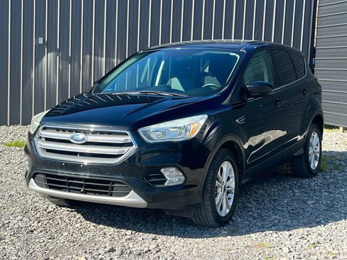 Used 2017 Ford Escape SE image 1