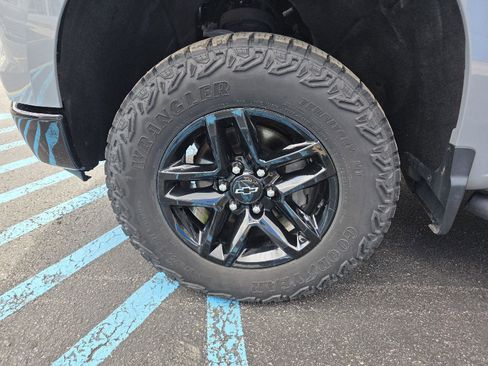 Used 2024 Chevrolet Silverado 1500 LT Trail Boss w/ Convenience Package II AWD/4WD image 11