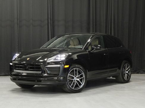 Certified 2025 Porsche Macan AWD/4WD image 1