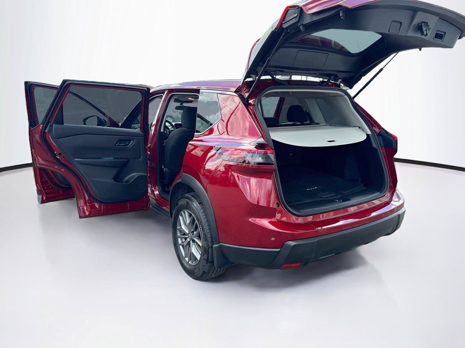 Used 2025 Nissan Rogue S FWD image 38