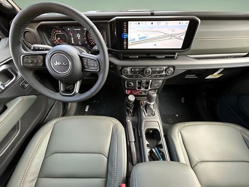 New 2025 Jeep Gladiator Mojave w/ Steel Bumper Group image 15