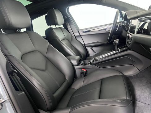 Certified 2025 Porsche Macan AWD/4WD image 21