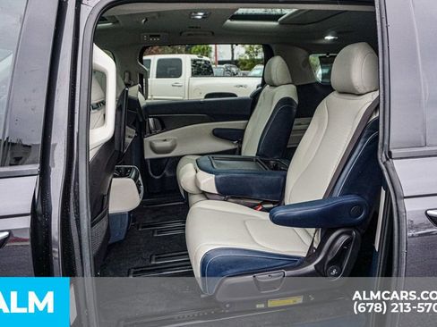 Used 2025 Kia Carnival SX Prestige image 21