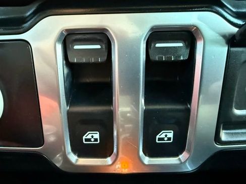 Used 2021 Jeep Wrangler Sport S image 27