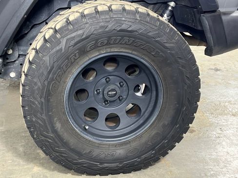 Used 2018 Jeep Wrangler Unlimited Sport S image 35