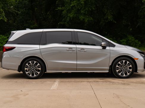 Used 2025 Honda Odyssey Elite image 10