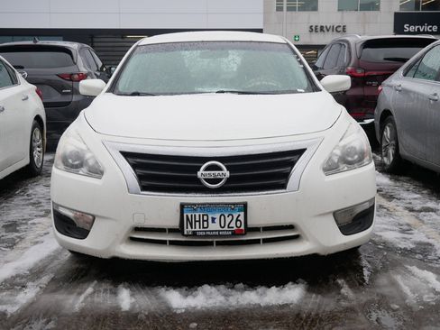 Used 2014 Nissan Altima 2.5 SV image 2