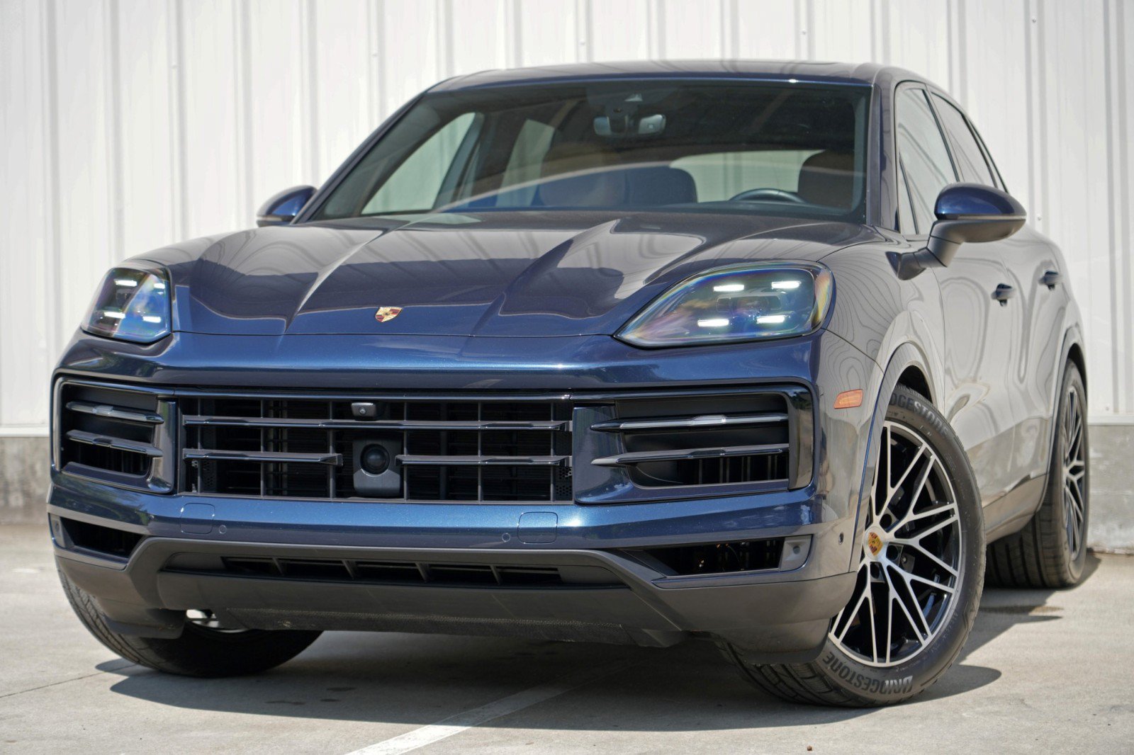 Used 2024 Porsche Cayenne AWD/4WD image 3