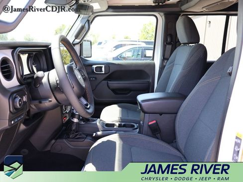 Used 2024 Jeep Wrangler Unlimited AWD/4WD image 21