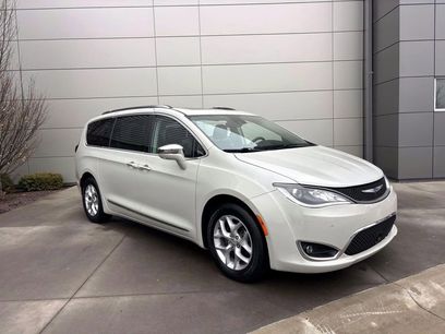 Used 2019 Chrysler Pacifica Limited w/ Advanced Safetytec Group
