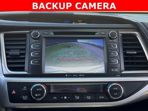 Certified 2019 Toyota Highlander XLE AWD/4WD image 4