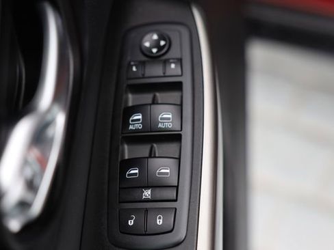Used 2021 Jeep Cherokee Latitude Lux w/ Comfort/Convenience Group AWD/4WD image 13