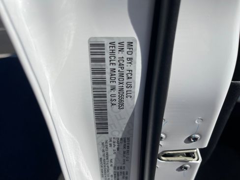 Used 2022 Jeep Cherokee Limited image 11