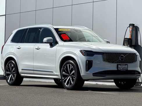 Used 2025 Volvo XC90 B6 Core w/ Protection Package Premier image 7