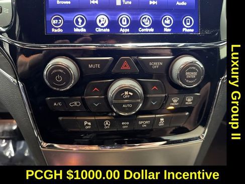 Used 2019 Jeep Grand Cherokee Limited w/ Luxury Group II image 3