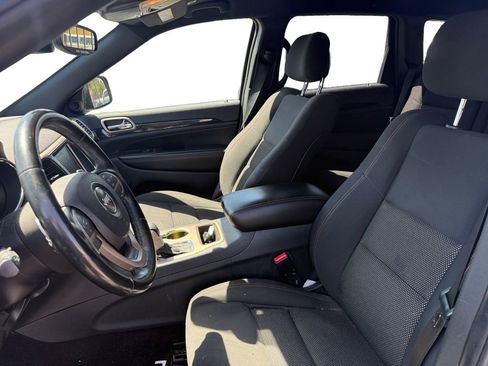 Used 2017 Jeep Grand Cherokee Laredo AWD/4WD image 24