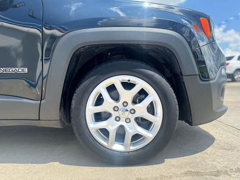 Used 2017 Jeep Renegade Latitude FWD image 21