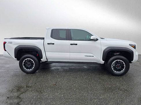 Used 2025 Toyota Tacoma TRD Sport image 2
