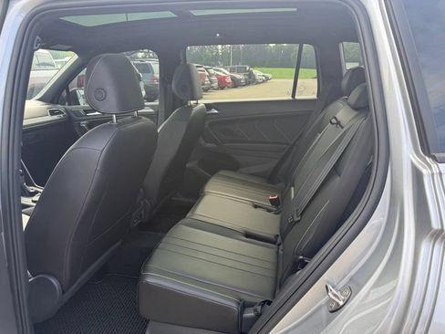 Used 2024 Volkswagen Tiguan SE R-Line AWD/4WD image 6