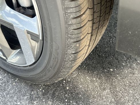 New 2025 Hyundai Venue Limited image 11