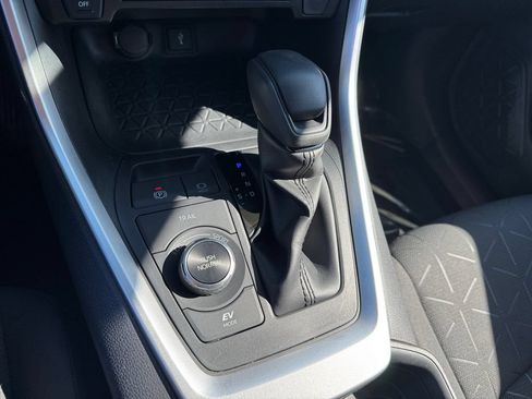 Used 2021 Toyota RAV4 XLE AWD/4WD image 25