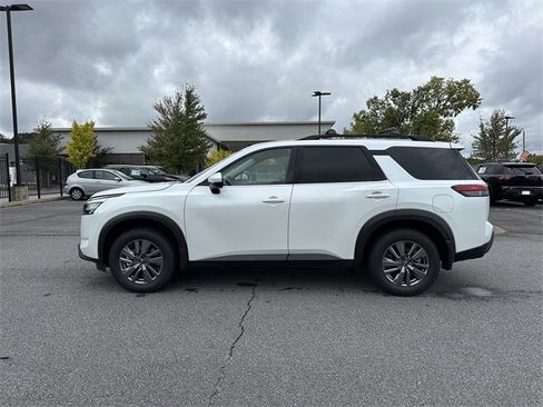 New 2025 Nissan Pathfinder SV w/ SV Premium Package image 5