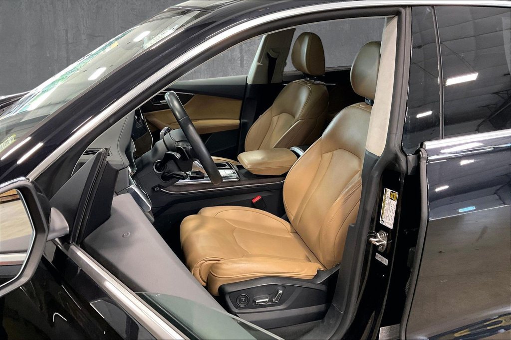 Used 2019 Audi Q8 Prestige w/ Luxury Package AWD/4WD image 22